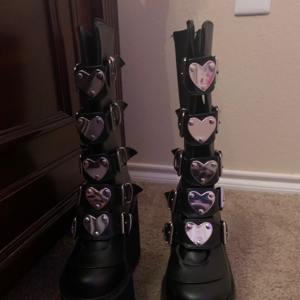 Demonias swing 230 black heart